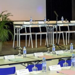 illustration colloque de groupe