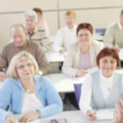 groupe de seniors en formation